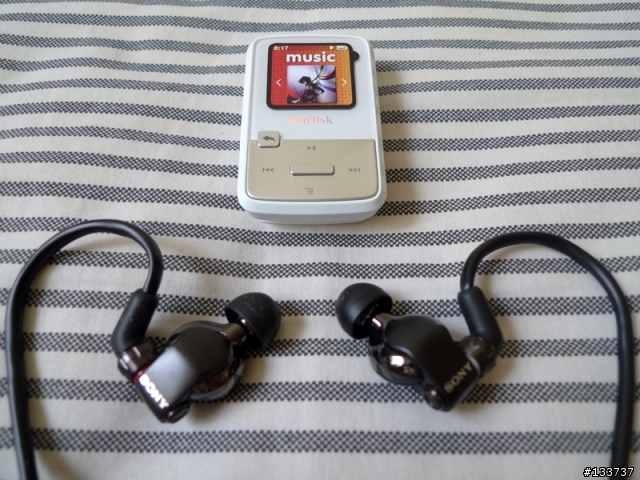 ［開箱］Sandisk Sansa Clip Zip mp3隨身聽 (小巧/功能兼備)