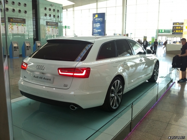 分享在西班牙巴塞隆納機場看到的美車