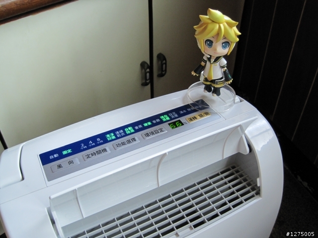 [開箱囉@o@!!] Panasonic 除濕機F-Y101BW之鏡音連亂入開箱分享~~!!