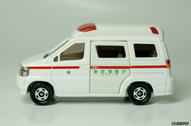 [ TOMICA ] 救援現場的白色希望-救護車系列
