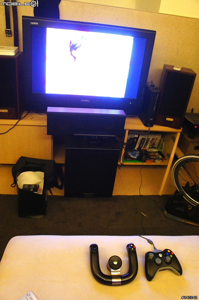 [開箱] XBOX 360 無線競速方向盤 含測試影片in FM4 。