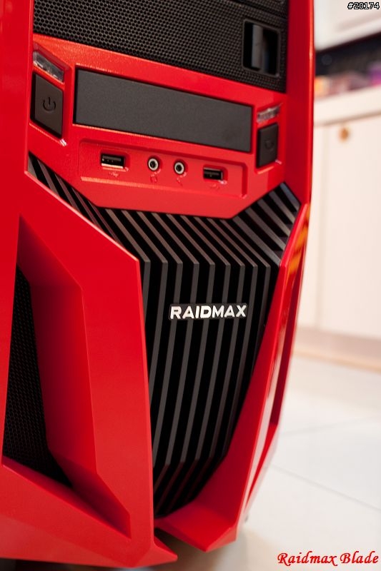[開箱]Raidmax Blade黑紅巨劍機殼 外型犀利開箱