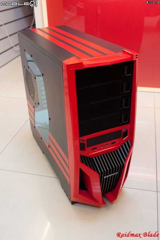 [開箱]Raidmax Blade黑紅巨劍機殼 外型犀利開箱
