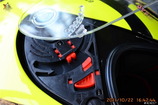 [開箱]首發第二頂AGV GP-TECH Rossi Winter Test 2010 冬季測試帽