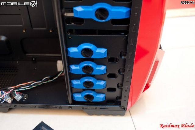[開箱]Raidmax Blade黑紅巨劍機殼 外型犀利開箱