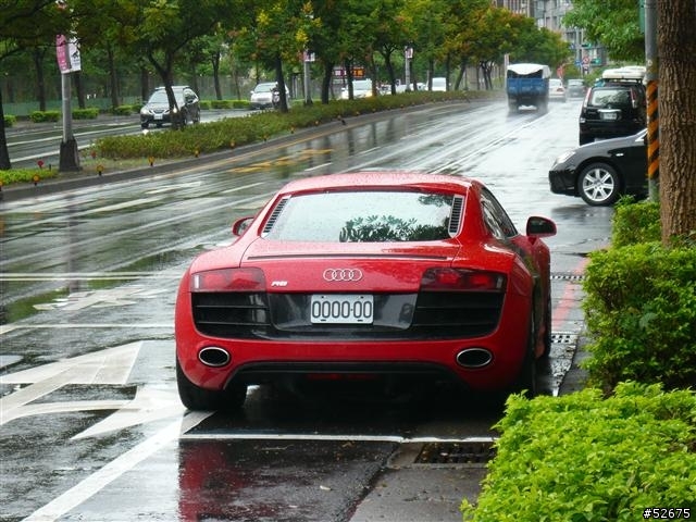 雨中紅色 Audi R8