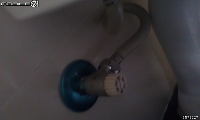 (居家DIY)崁燈與馬桶進水管-如何更換
