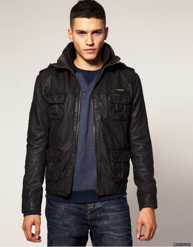 Superdry Brad Leather Pocket Jacket和Brad Leather Jacket有何差異？