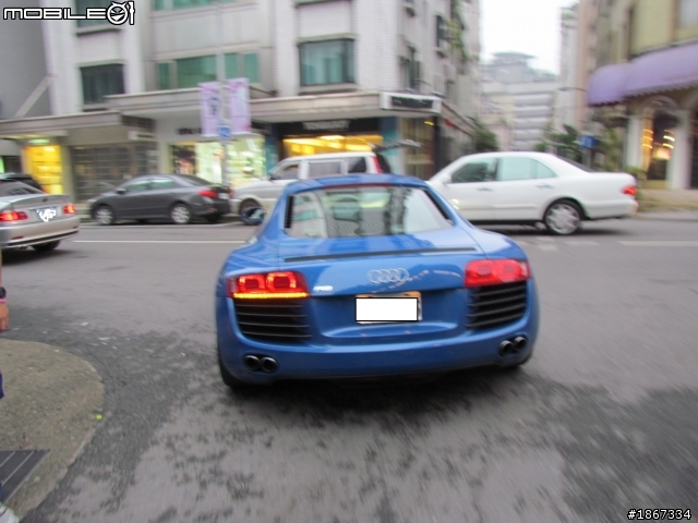 突如其來的藍R8