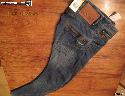 分享台北信義ATT 4 FUN旗艦店荷蘭牛仔褲G-STAR RAW 3D立體剪裁牛仔褲開箱文
