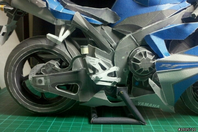 野人獻曝，第一次做紙模─YAMAHA YZF-R1(藍)