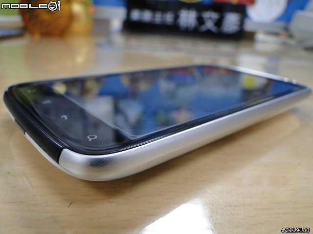 第一次開箱PO文htc 白色感動機殼