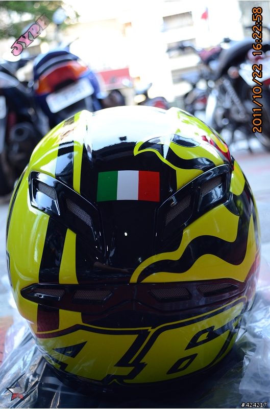[開箱]首發第二頂AGV GP-TECH Rossi Winter Test 2010 冬季測試帽
