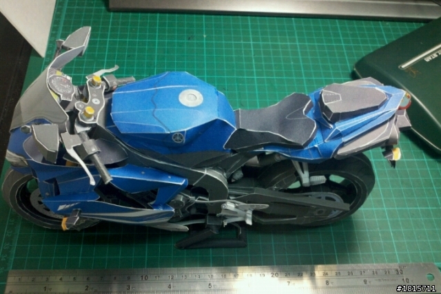 野人獻曝，第一次做紙模─YAMAHA YZF-R1(藍)