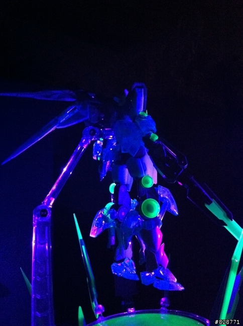 [開箱]  日空版 魂商店 限定 ROBOT魂 SIDE MS 鋼彈oo 00 劇場版 量子型00 GNT-0000 00 Qan 爆發 含LED發光底座