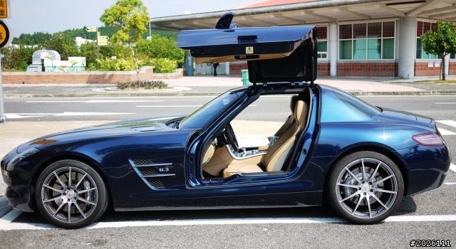 【遇見】Benz SLS AMG & Audi R8 V10