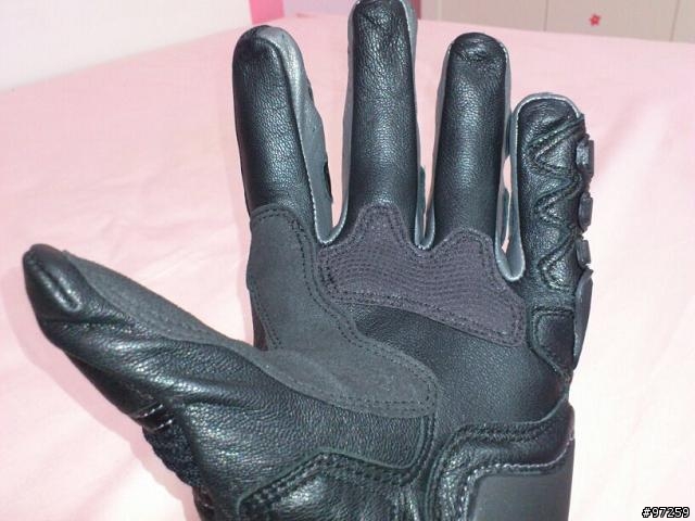 [開箱] 丹尼斯 長手套  DAINESE   GUANTO STEEL CORE CARBON