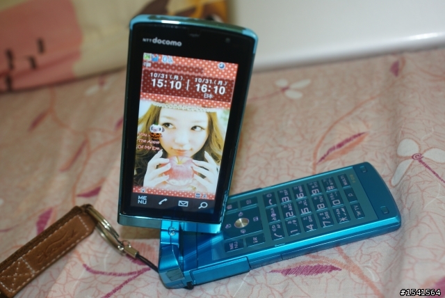 DOCOMO 小羊執事~南瓜裝~ 還有現役富士通手機的大大來簽到一下巴