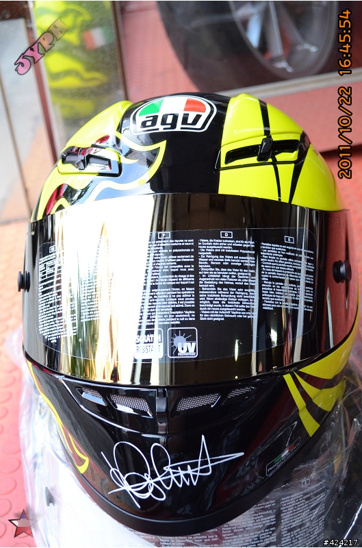 [開箱]首發第二頂AGV GP-TECH Rossi Winter Test 2010 冬季測試帽