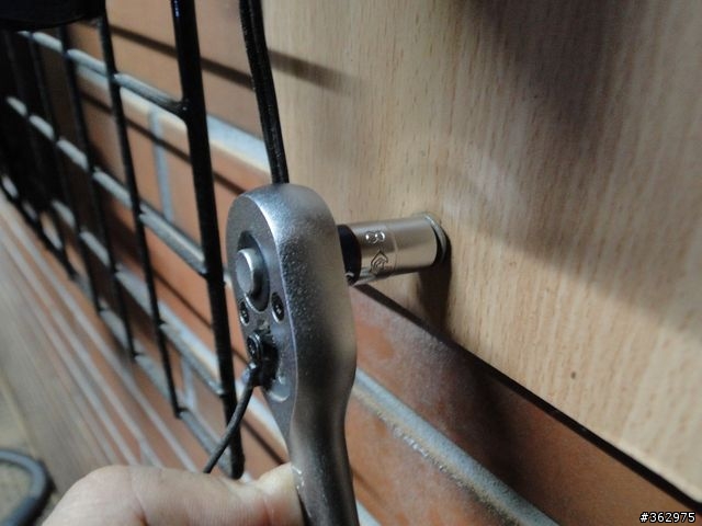 [教學] 如何使用鎚鑽，免用釘槍的另類方式