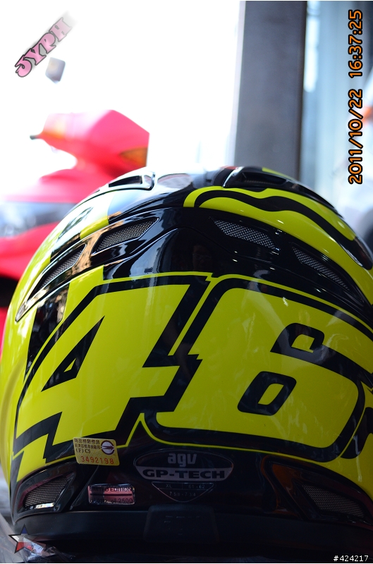 [開箱]首發第二頂AGV GP-TECH Rossi Winter Test 2010 冬季測試帽