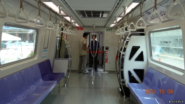 機場捷運電聯車展示，圖多