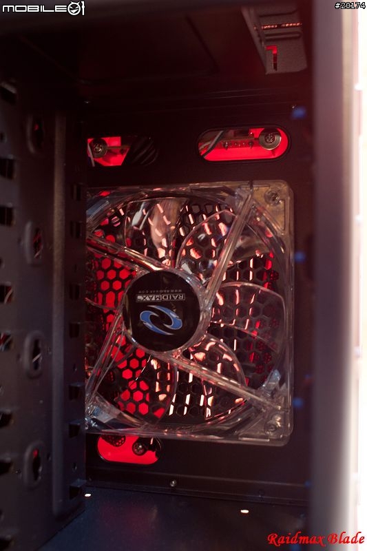 [開箱]Raidmax Blade黑紅巨劍機殼 外型犀利開箱