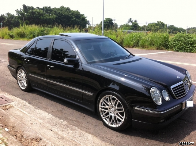 W210 Carlsson look 下包包覆卡夢貼紙 (看慣新車者請勿進入)