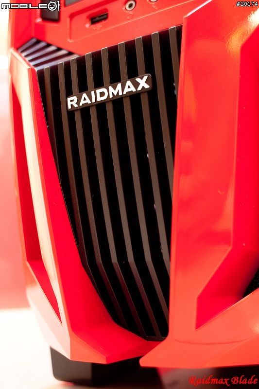 [開箱]Raidmax Blade黑紅巨劍機殼 外型犀利開箱