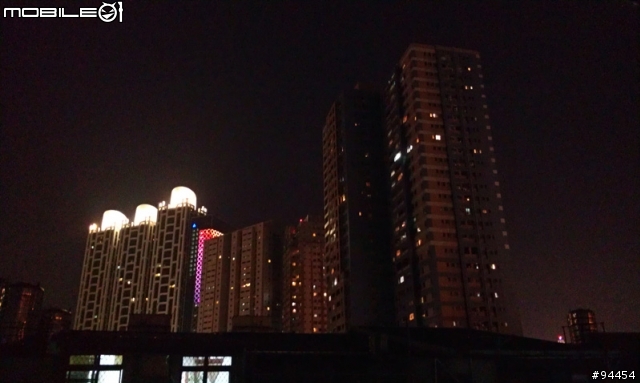 與 HTC Sensation XL 的邂逅與簡測