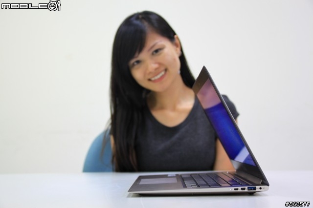 華碩ultrabook 今天10/12日正式發表 ux31 13.3吋 zenbook