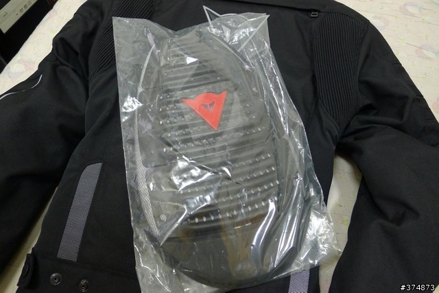 開箱-DAINESE G. XANTUM D-DRY 冬季防寒防摔衣