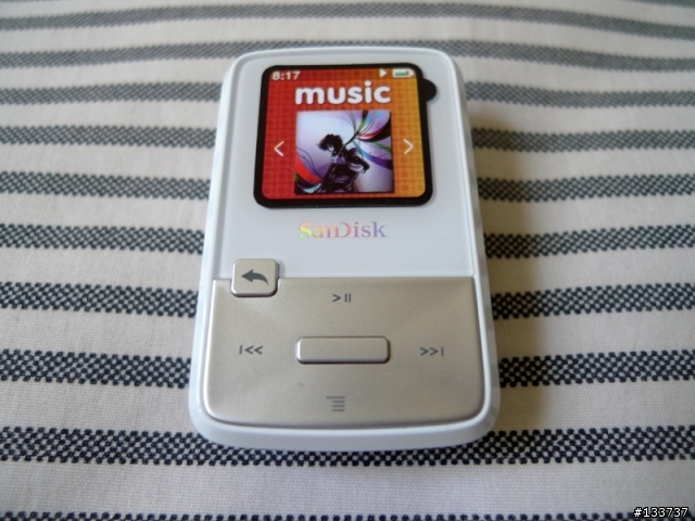 ［開箱］Sandisk Sansa Clip Zip mp3隨身聽 (小巧/功能兼備)