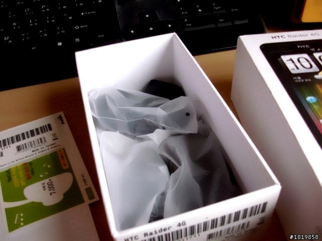 【簡易開箱】HTC Raider 4G (韓版)