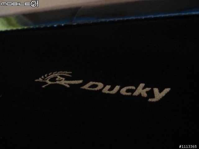 [分享] 亞梭螢幕支架+Ducky DK9008+Roccat Apuri