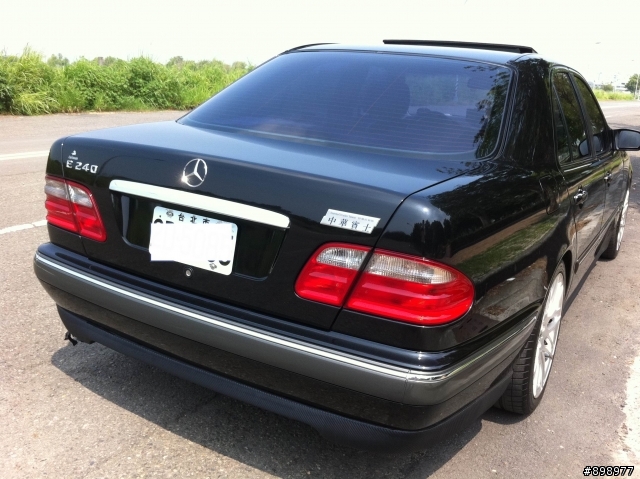 W210 Carlsson look 下包包覆卡夢貼紙 (看慣新車者請勿進入)
