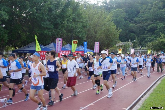 2011貓空路跑隨手拍~有土城財哥您的照片