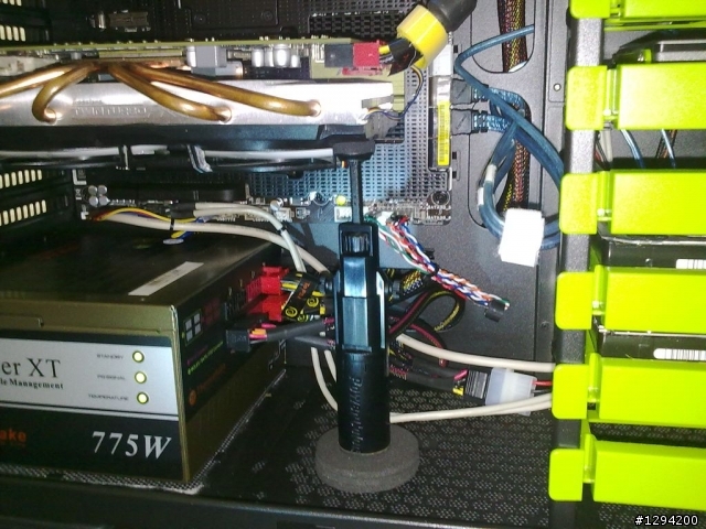 請問顯示卡版彎，會讓主機板的PCI-E槽也跟著壞嗎？