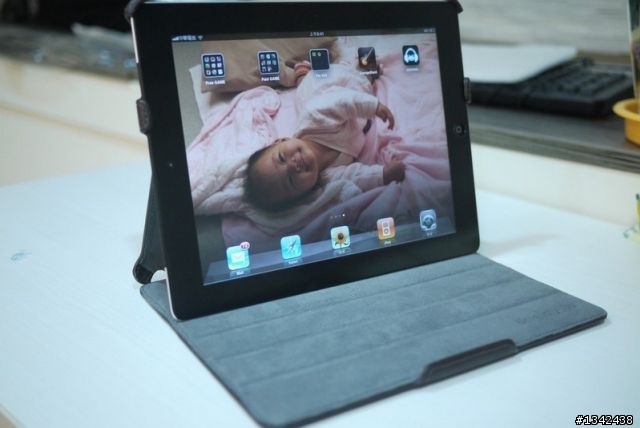 [開箱] 分享滿意度100理想iPad2保護套---Luxa2 iPad 2 Legerity Stand Case  (圖)