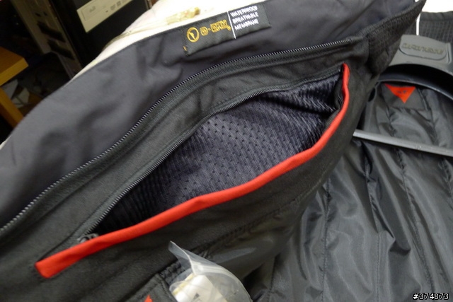 開箱-DAINESE G. XANTUM D-DRY 冬季防寒防摔衣