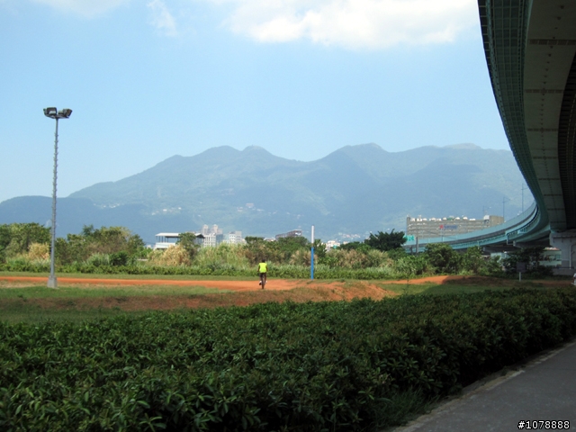0917 陽明山單車節小油坑車友照100張 + 油金嘴劍小3P