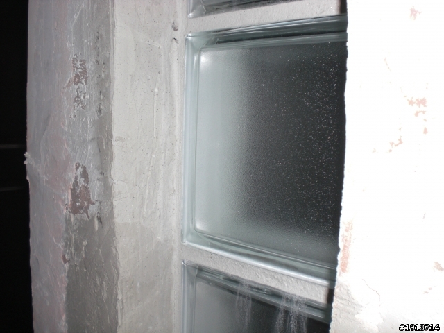 想請問大家~這種玻璃磚施作方法正確嗎?