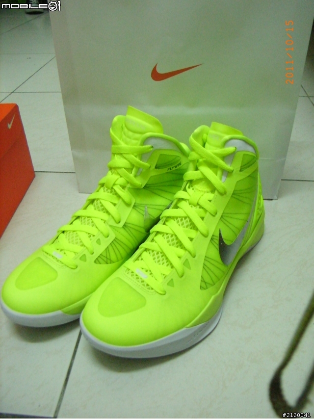 [簡單開箱文]NIKE Hyperdunk 2011 螢光綠