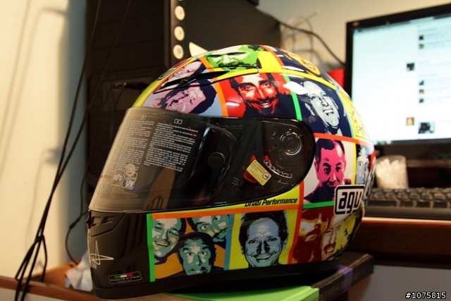 開箱文-AGV GP-TECH Faces Rossi Replica