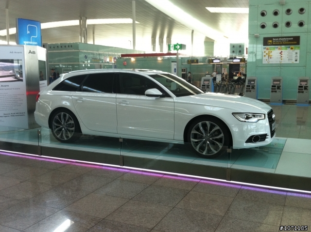 分享在西班牙巴塞隆納機場看到的美車