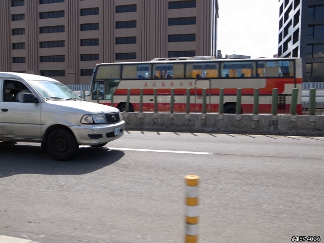 這種開車行為可以去檢舉嗎 ?