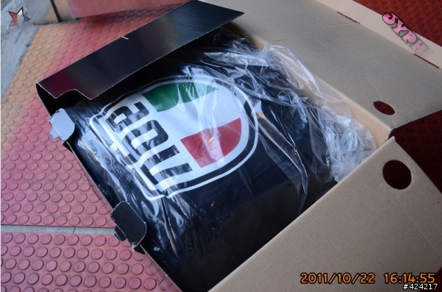[開箱]首發第二頂AGV GP-TECH Rossi Winter Test 2010 冬季測試帽