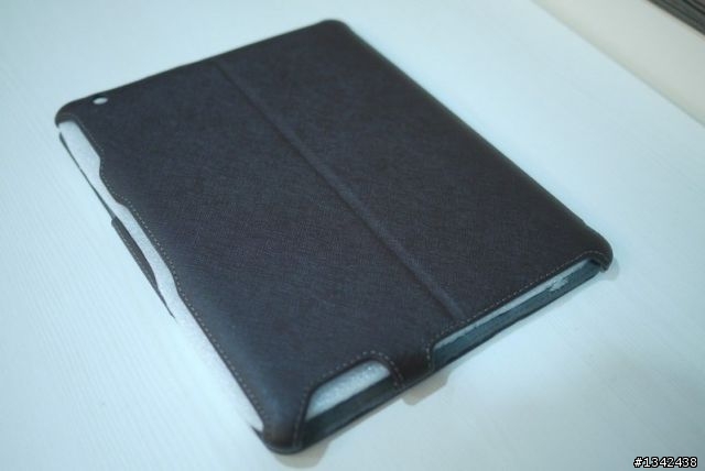 [開箱] 分享滿意度100理想iPad2保護套---Luxa2 iPad 2 Legerity Stand Case  (圖)