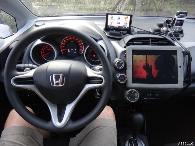 IPad2 安裝在 Honda FIT ～ 免錢，免車架，快拆DIY ～