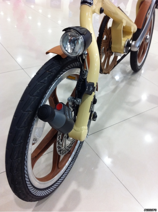 strida 節能減碳，安裝酒瓶式磨電燈